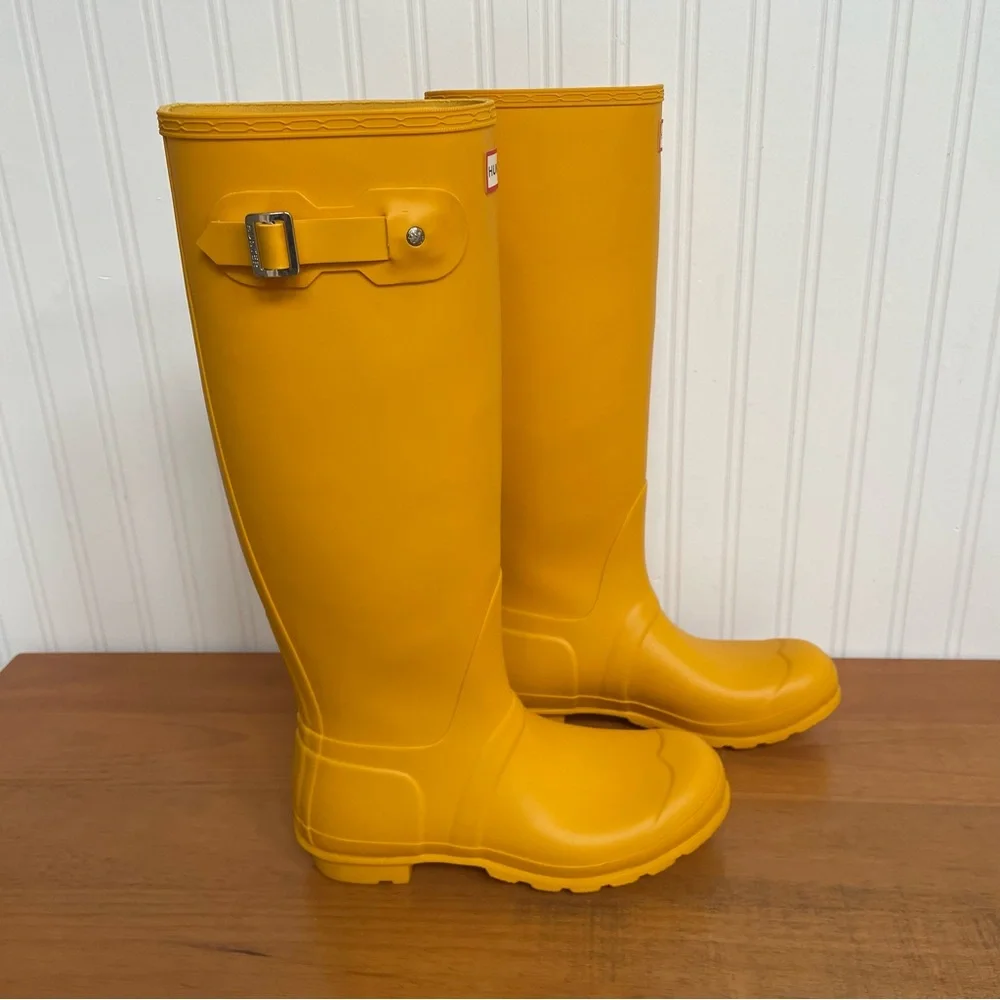 Hunter Boots Tall Size 8 Waterproof Classic Women's Yellow Rubber Rain Boots - Picture 3 of 7